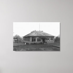 Lienzo Roseburg, O vista de la escuela pública del lado