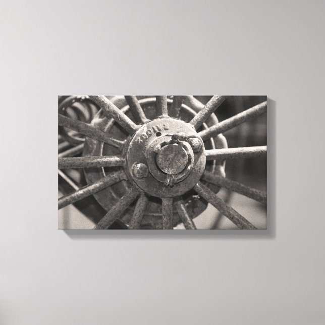 Lienzo Rueda de vagón de moda antigua (Anverso)