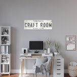 Lienzo Rústico y moderno salón de artesanías y ciudad a l<br><div class="desc">Eleva tu espacio vital con nuestro exquisito Rótulo Stretched Canvas Wall Art Craft Room, donde el encanto intemporal se une a la estética moderna de una casa de campo. Esta obra de arte combina sin esfuerzo la elegancia rústica con un aire industrial, con un fondo falso rayado y afligido de...</div>