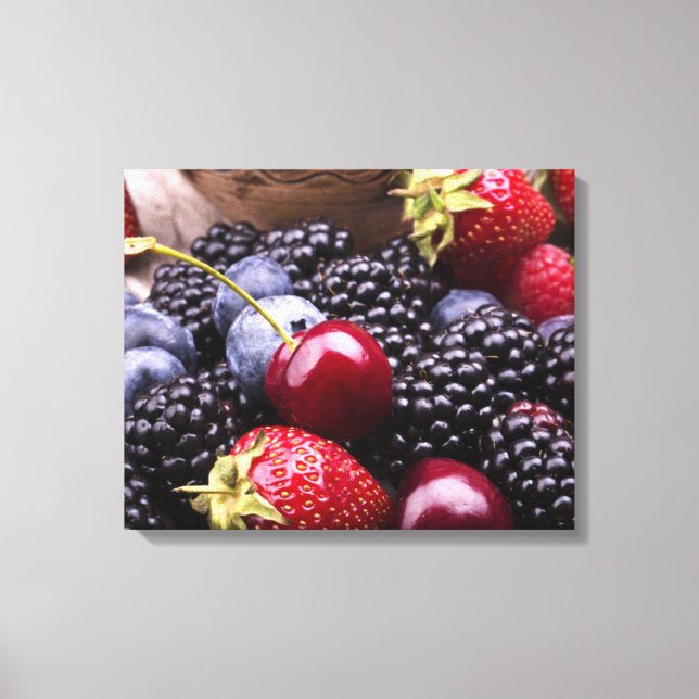 Lienzo Sabrosas Frutas De Verano En Una Mesa De Madera (Anverso)