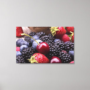 Lienzo Sabrosas Frutas De Verano En Una Mesa De Madera