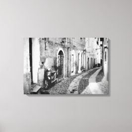 Lienzo Scooter en una calle de Italia en blanco y negro
