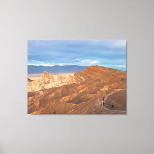 Lienzo Senderistas en la montaña del desierto