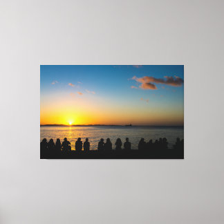 Lienzo Silhouette of People Watching Golden Sunset over O
