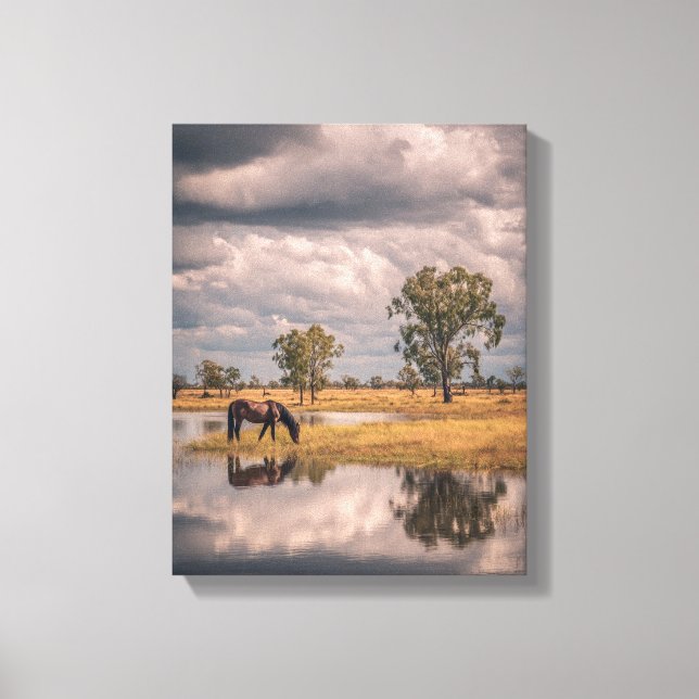 Lienzo Stormy Sky Horse Pond Reflection Art (Anverso)