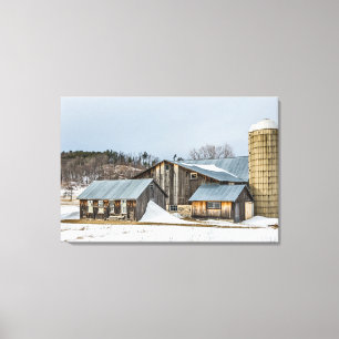 Lienzo Sunlit Barns and Silos in Winter