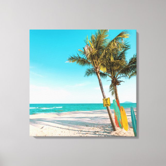 Lienzo Surf board en la playa tirando almohada (Anverso)
