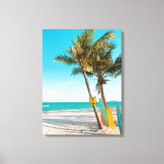 Lienzo Surf board en la playa tirando almohada (Anverso)