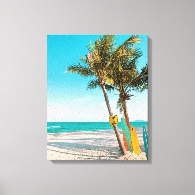 Lienzo Surf board en la playa tirando almohada (Anverso)