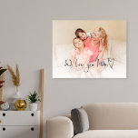 Lienzo Te Ama Mamá Script Heart Photo Overlay<br><div class="desc">Te Amamos Por Mamá Guión Corazón Motif Personalizado Fotografía. Reemplace la foto de muestra con la suya propia que está por encima de la tipografía set We Love You Mom (Te amo a tu madre) con el motivo artsy heart (del corazón del arte).</div>