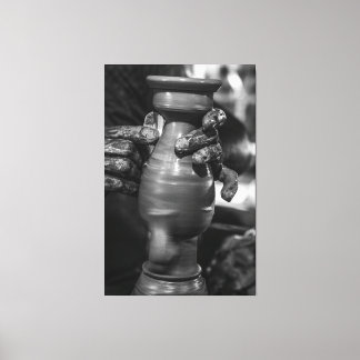 Lienzo The Master’s Touch: Traditional Pottery Shaping in