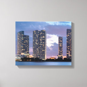 Lienzo Torres de condominio frente al mar en Miami