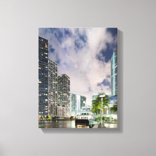 Lienzo Torres iluminadas en la costa del río de Miami