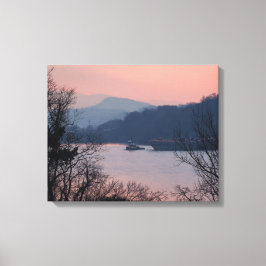 Lienzo Trabajando en el río al atardecer