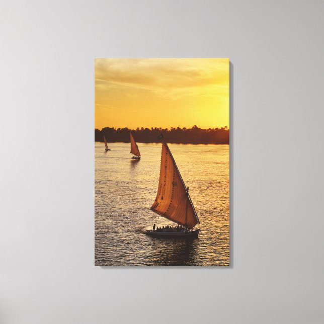 Lienzo Tres falukas con turistas en el río Nilo en (Anverso)