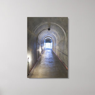 Lienzo Túnel de concreto en un búnker nazi