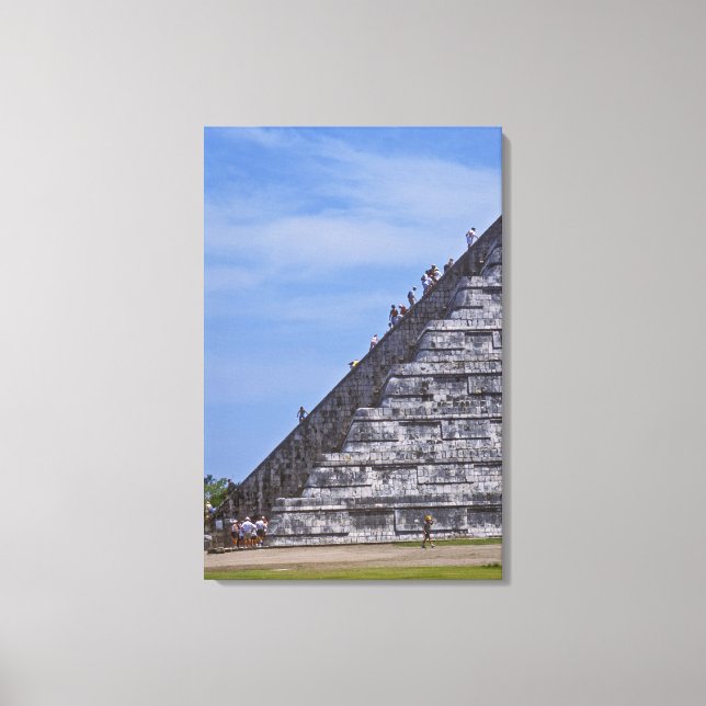 Lienzo Turistas trepando escaleras en las ruinas de El (Anverso)