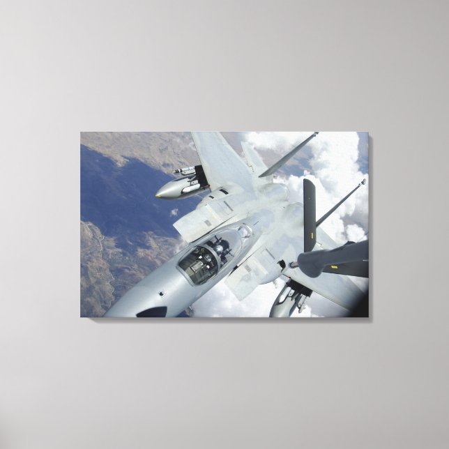 Lienzo Un águila F-15 se aleja de un KC-135 (Anverso)