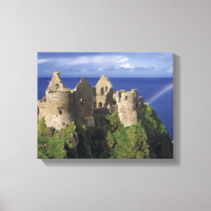 Lienzo Un arcoíris golpea el castillo medieval de Dunluce