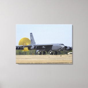 Lienzo Un B-52 Stratofortress despliega su paracaídas