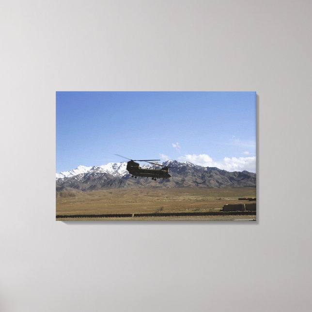 Lienzo Un Chinook CH-47 despega (Anverso)