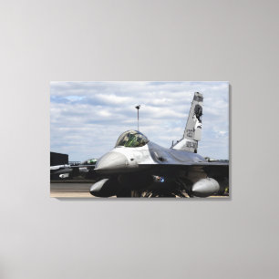 Lienzo Un F-16 contra el Halcón