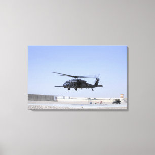 Lienzo Un HH-60G Pave Hawk despegando del Camp Bastio