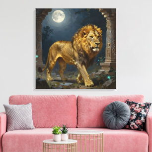 Lienzo Un León Dorado Paseando bajo la Luz de la Luna