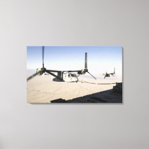Lienzo Un MV-22 Osprey reaprovisiona el midflight de