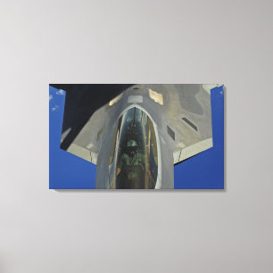 Lienzo Un rapaz F-22 recibe el combustible de un KC-135