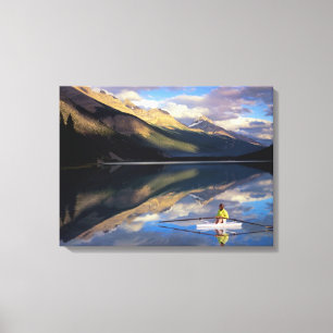 Lienzo Un remero en el lago Banff en Canadá MR)