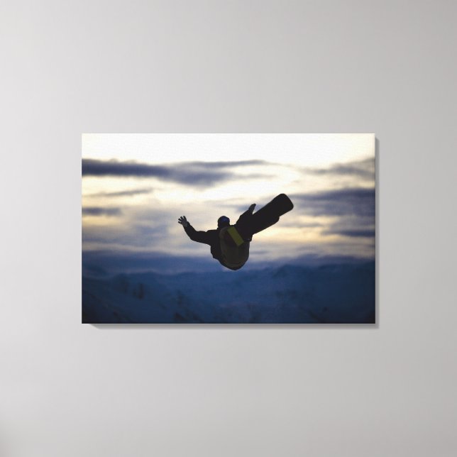 Lienzo Un snowboard masculino hace un giro de la espalda  (Anverso)