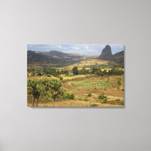 Lienzo Una gran vista panorámica de una gran montaña roco
