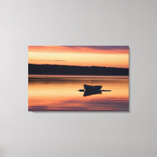 Lienzo Una skiff al amanecer en Eggemoggin Reach en Littl