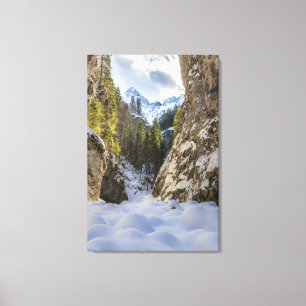 Lienzo Valle y montañas de invierno y primavera