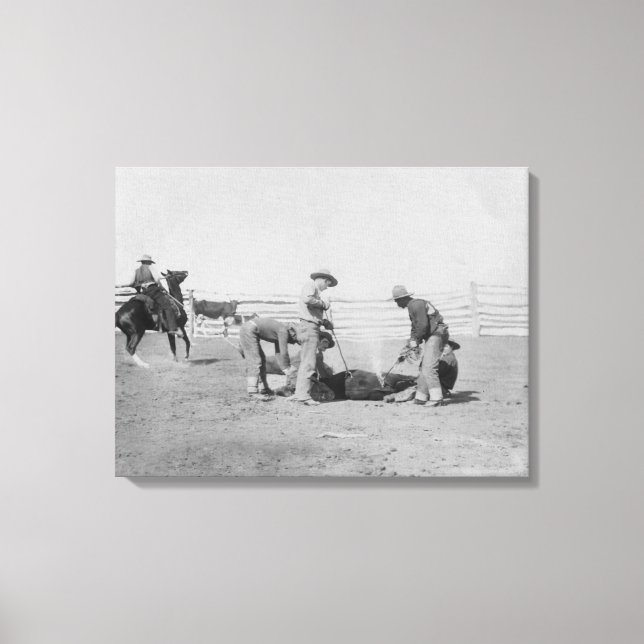 Lienzo Vaqueros haciendo promoción de una foto de ternera (Anverso)