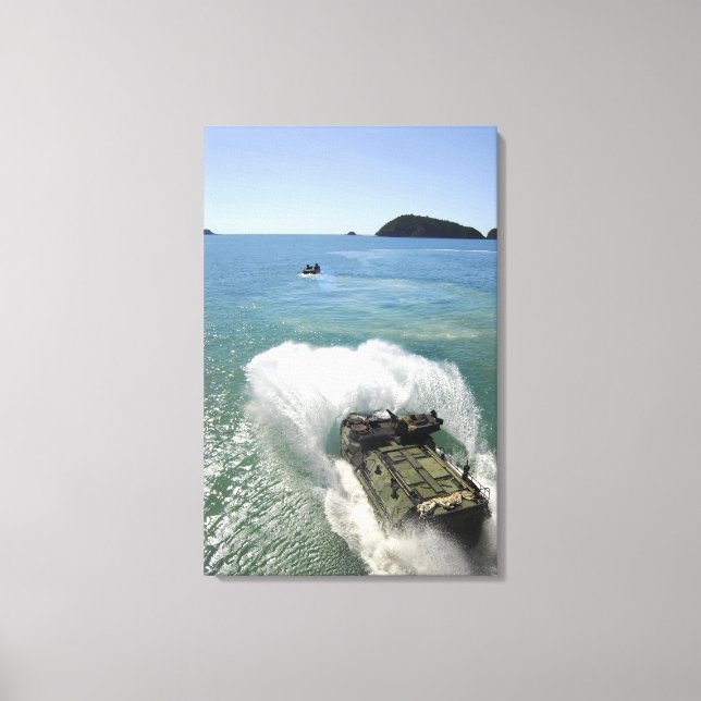 Lienzo Vehículos de asalto anfibio salen de la cubierta d (Anverso)