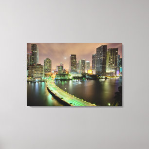 Lienzo Ventajas del puente a través del canal a Miami