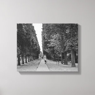 Lienzo Vieja caminando en un parque en París en verano