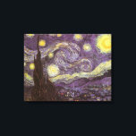 Lienzo Vincent van Gogh - Noche Starry<br><div class="desc">Noche estrellada (1889) de Vincent van Gogh es una pintura vintage de la naturaleza del paisaje artístico de arte fino. Vista de una ciudad en un valle por la noche con nubes girando, las estrellas brillando y una hermosa luna dorada de media luna amarilla. Se pintó durante el día desde...</div>