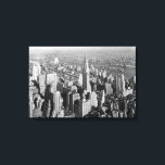 Lienzo Vintage New York City Art Deco Skyscraper<br><div class="desc">Muestra tu amor por la ciudad de Nueva York con esta foto vintage del centro de Manhattan.</div>