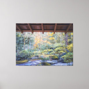 Lienzo Vista al jardín japonés en otoño