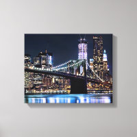 Vista del reflejo del puente de Brooklyn de Nueva