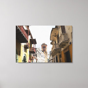 Lienzo Vista en ángulo bajo de los apartamentos a lo larg