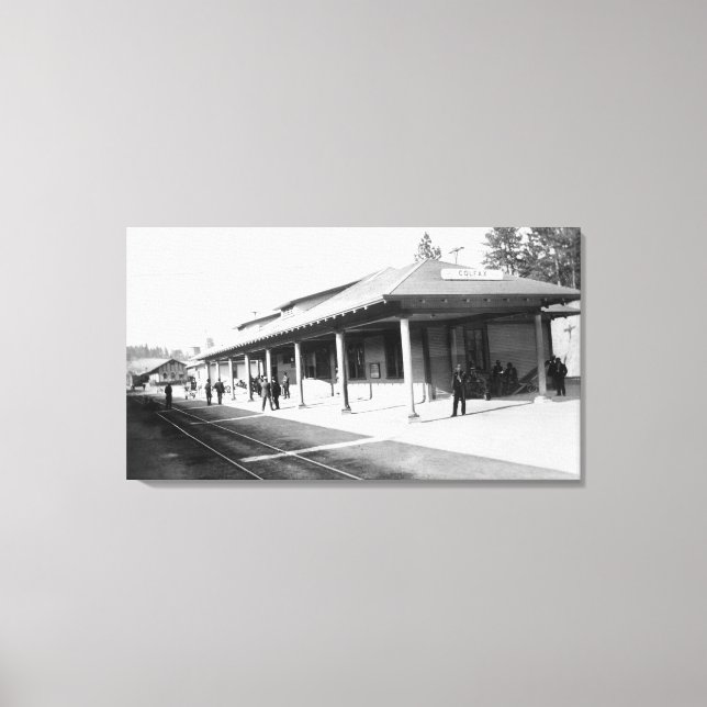 Lienzo Vista exterior de la estación de tren de Colfax (Anverso)