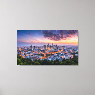 Lienzo Vista panorámica de la ciudad al atardecer