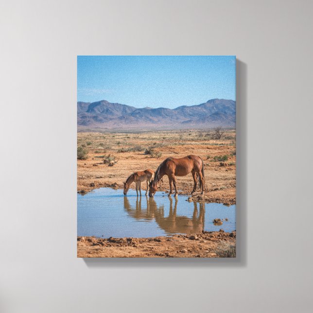 Lienzo Wild Horses Desert Water Reflection Art (Anverso)
