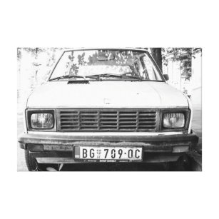 Lienzo Yugo, viejo auto yugoslavo