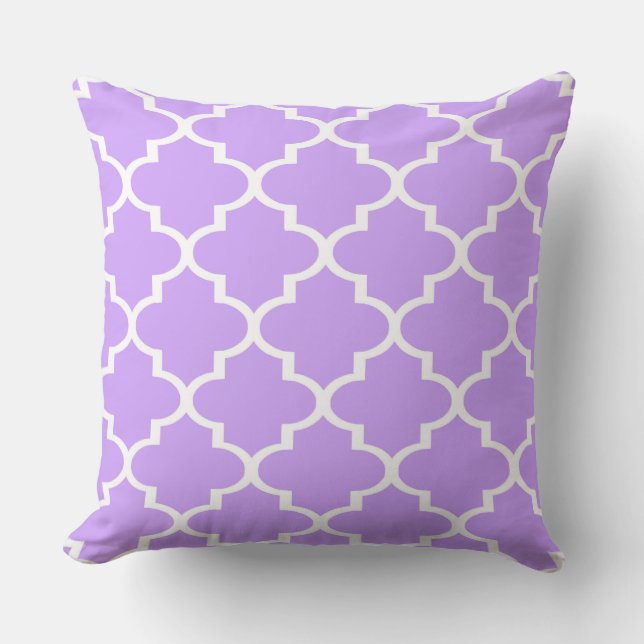 Lilac White Quatrefoil Almohada Lattice (Anverso)