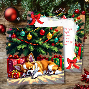 Lindo Chihuahua durmiendo bajo el árbol de Navidad